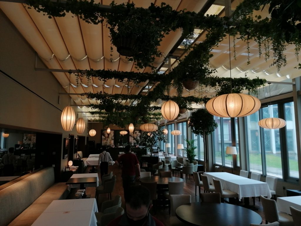 Instalação de toldos horizontais para hotéis no Porto – projeto Controsol no InterContinental