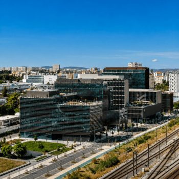 Edifícios AURA, LUMNIA e ECHO em Lisboa com estores de rolo screen instalados pela Controsol